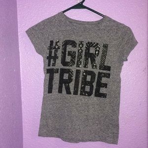im selling a cute black & gray short sleeve shirt!